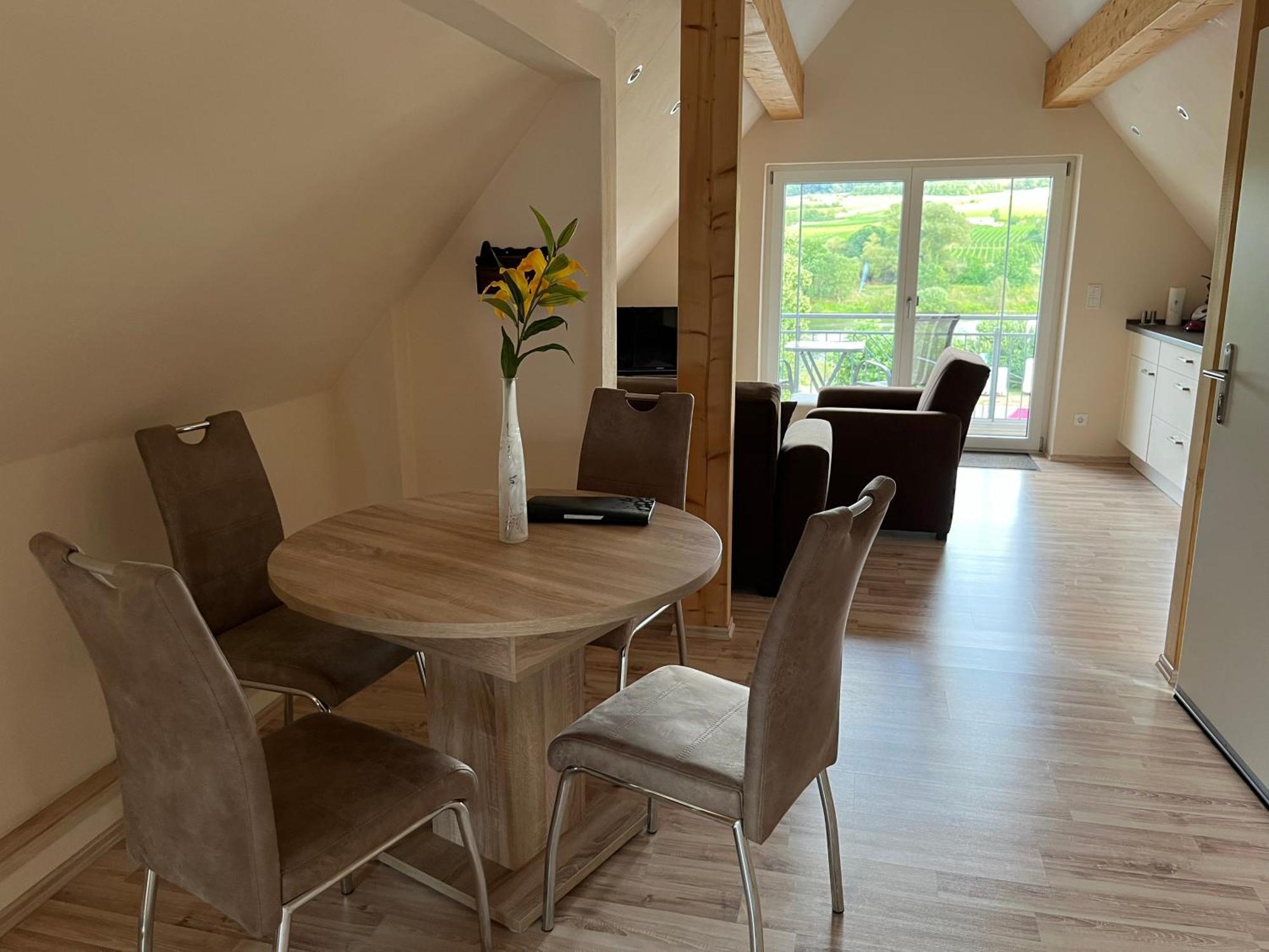 Mosel Ferienwohnung Urzig Bagian luar foto
