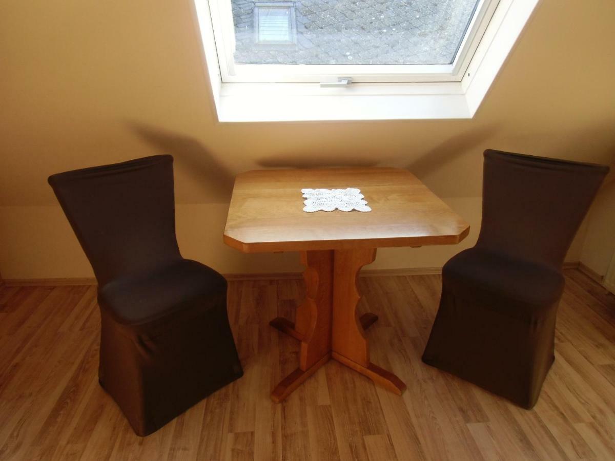 Mosel Ferienwohnung Urzig Bagian luar foto
