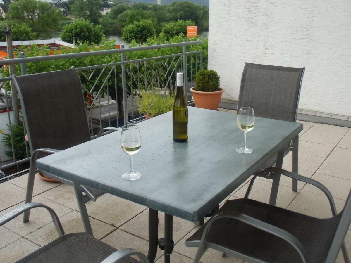 Mosel Ferienwohnung Urzig Bagian luar foto